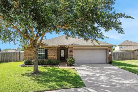 9106 Sunrise Ct, Hitchcock, TX 77563