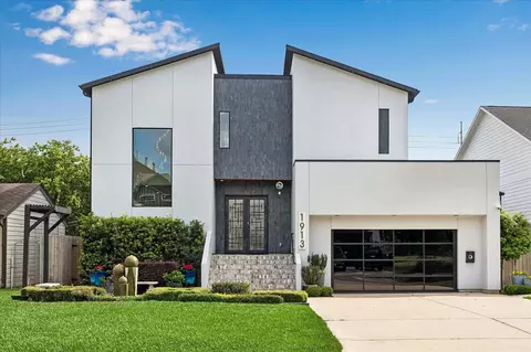 1913 Du Barry Ln, Houston, TX 77018
