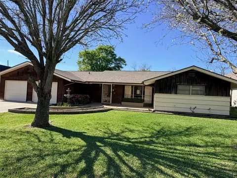 2134 5th St, Port Neches, TX 77651