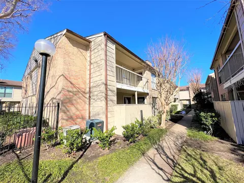 2120 Wilcrest Dr #121, Houston, TX 77042