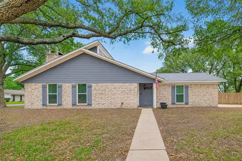 2306 Bunton Dr, El Campo, TX 77437