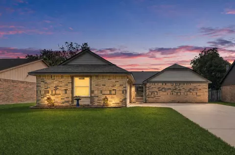 16738 Barkentine Ln, Friendswood, TX 77546