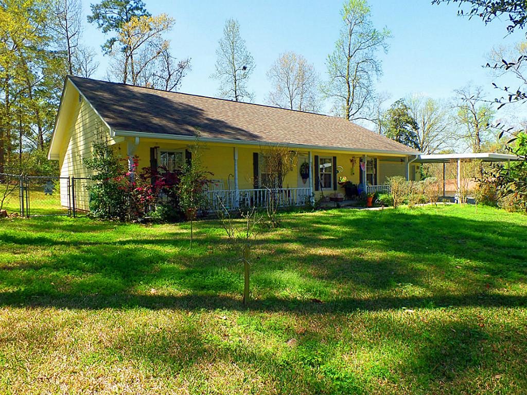 301 Tallow St, Onalaska, TX 77360 photo 1