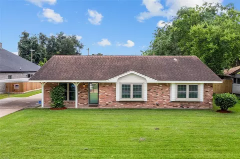 131 S Highland Ter, League City, TX 77573