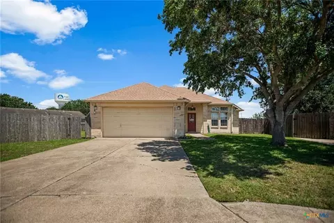 105 Belle Ct, Port Lavaca, TX 77979