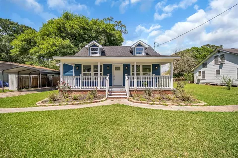 6371 Terrell St, Groves, TX 77619