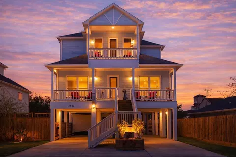 2922 Seargent St, Seabrook, TX 77586