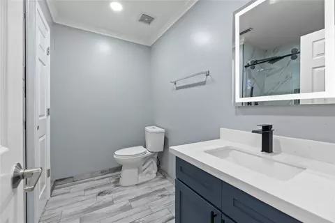 Bath - 1010 Stillgate Ct, Spring, TX 77373 photo 5 of 6