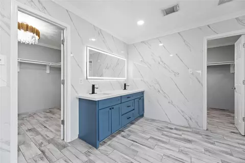 Bath - 1010 Stillgate Ct, Spring, TX 77373 photo 4 of 6