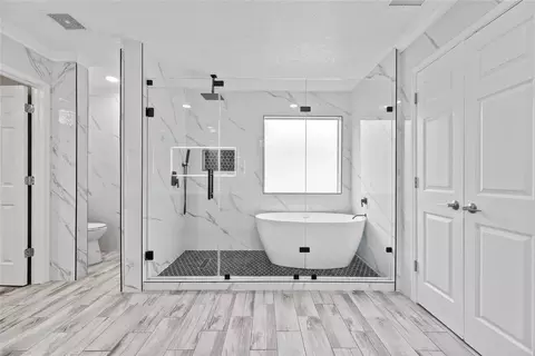 Bath - 1010 Stillgate Ct, Spring, TX 77373 photo 2 of 6