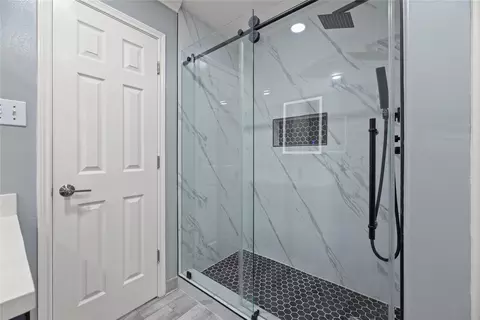 Bath - 1010 Stillgate Ct, Spring, TX 77373 photo 6 of 6