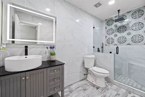 Bath - 1010 Stillgate Ct, Spring, TX 77373 photo 1 of 6