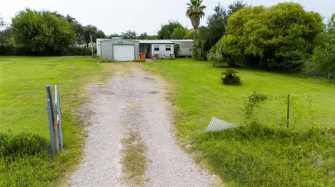 4723 Mallard St, Hitchcock, TX 77563