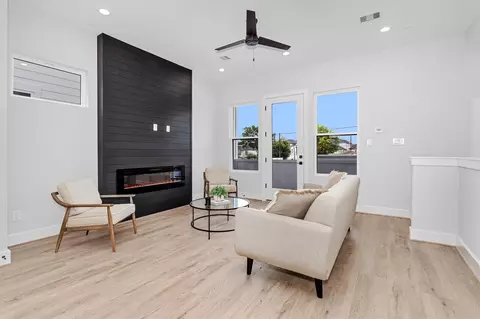 804 Schweikhardt St, Houston, TX 77020