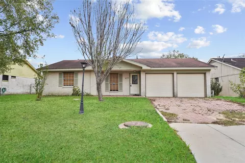 623 Rockbrook Dr, Houston, TX 77015