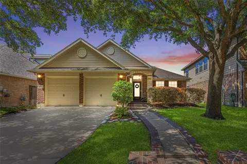 18334 N Elizabeth Shore Loop, Cypress, TX 77433