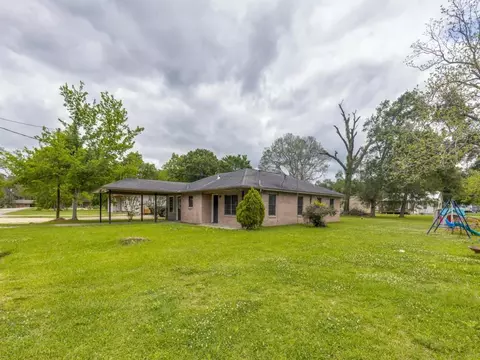 308 Gibbs St, Devers, TX 77538