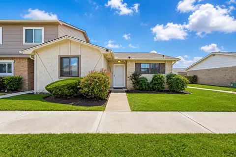 6517 S Briar Bayou Dr, Houston, TX 77072