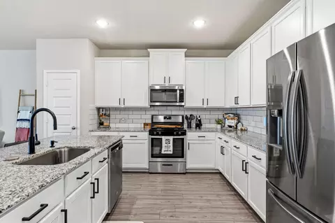 Kitchen - 2029 Cedar Tree Ct, Conroe, TX 77301 photo 3 of 4
