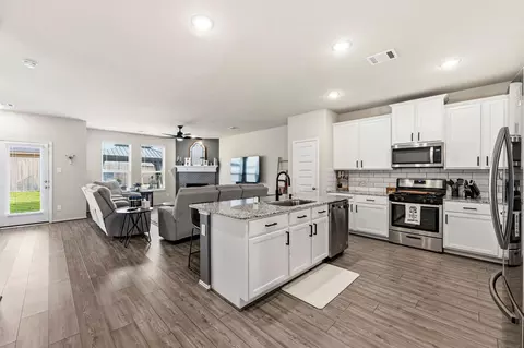 Kitchen - 2029 Cedar Tree Ct, Conroe, TX 77301 photo 4 of 4