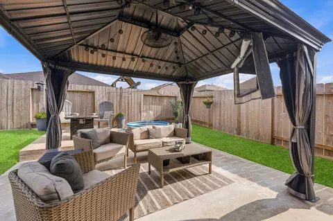 Exterior - 2029 Cedar Tree Ct, Conroe, TX 77301 photo 4 of 10