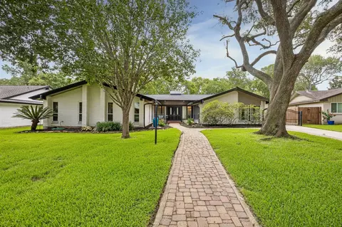 1446 Davon Ln, Houston, TX 77058