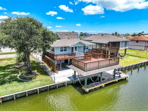 258 Barracuda St, Bayou Vista, TX 77563