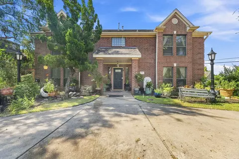 217 Baywood St, Shoreacres, TX 77571