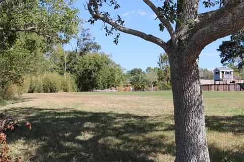 522 E Meyer Rd, Seabrook, TX 77586 photo 2