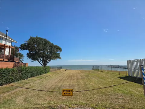 522 E Meyer Rd, Seabrook, TX 77586 photo 4