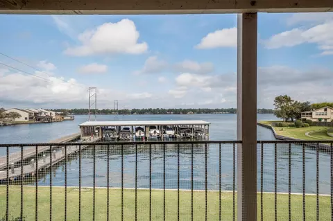 202 Lakeview Ter #A, Montgomery, TX 77356