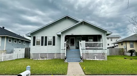 711 31st St, Galveston, TX 77550