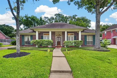 15327 Willow Shores Dr, Houston, TX 77062