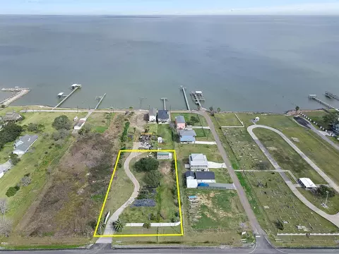 2222 E Bayshore Dr, San Leon, TX 77539