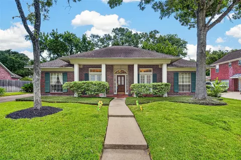 15327 Willow Shores Dr, Houston, TX 77062