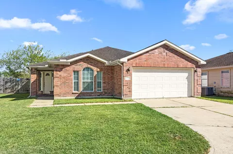4050 Cary Creek Dr, Baytown, TX 77521