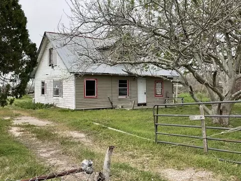 2739 Oyster Creek Bnd, Freeport, TX 77541