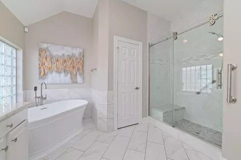 Bath - 20611 Cypress Tree Ln, Spring, TX 77388 photo 2 of 5