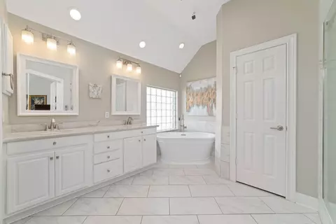 Bath - 20611 Cypress Tree Ln, Spring, TX 77388 photo 1 of 5
