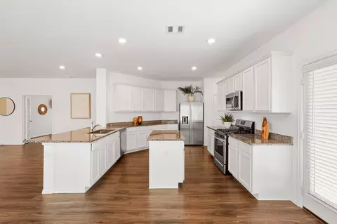 Kitchen - 5232 Pine Pass Dr, Rosenberg, TX 77469 photo 3 of 3