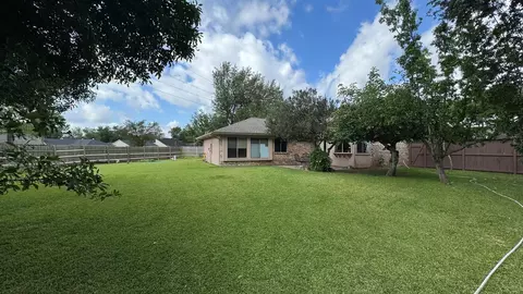 1919 Iron Rdg, Sugar Land, TX 77478