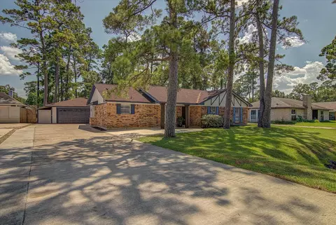9702 Bayou Woods Dr, Baytown, TX 77521