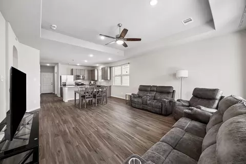 Entry Way - 2816 Jacqueline Ln, Conroe, TX 77304 photo 4 of 6