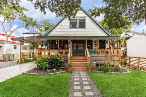 210 Queen Rd, Clear Lake Shores, TX 77565