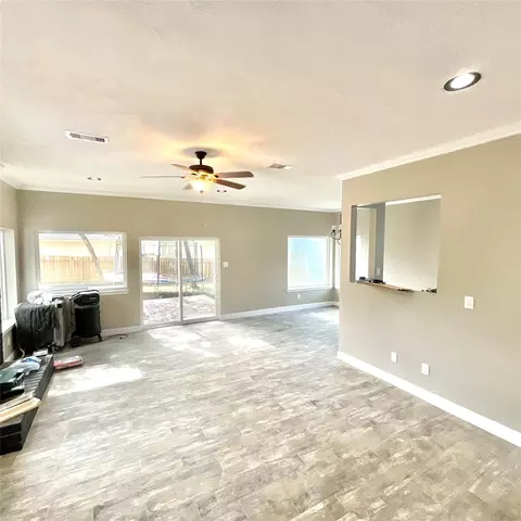 122 April Wind Dr E, Montgomery, TX 77356