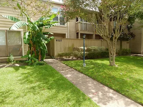 9327 Pagewood Ln, Houston, TX 77063