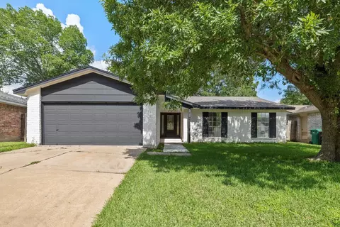 10415 Towne Oak Ln, Sugar Land, TX 77498