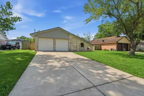 2003 Williamsburg Ct S, League City, TX 77573