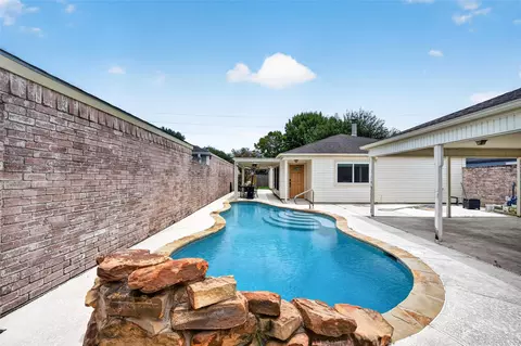 3611 Vineyard Dr, Houston, TX 77082