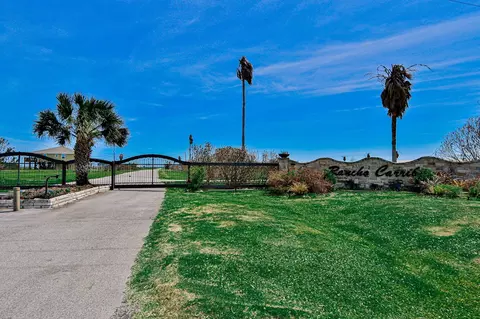 000 Camino Dr, Crystal Beach, TX 77650
